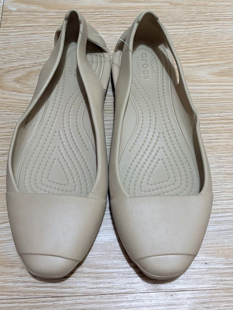 Crocs sienna flats w7 (Category: Flats & Sandals) located in Koronadal. Submitted by bulilitfam (Listing ID 1465980008, Image 1). Description: Ukaysource Crocs Size women 7 ksya upto 8 Ganda p to kaso my dinikitan sa likod Pls check last pic Insole 25cm.