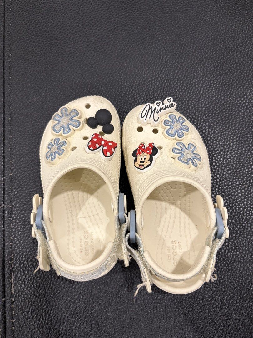 Crocs Toddler Clogs Size C7 (Category: Babies & Kids Fashion) located in Quezon City. Submitted by bnsellacct (Listing ID 1465971567, Image 1). Description: Needs cleaning Minnie mickey jibitz not included🙂.