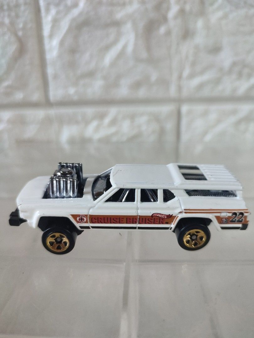Cruise bruiser hw wagon loose (Category: Vehicle & Diecast Models) located in Narvacan. Submitted by jigger85 (Listing ID 1465962604, Image 1). Description: 96 percent mint condition bought in UK loc. ilocos sur can ship thru JNT or LBC.