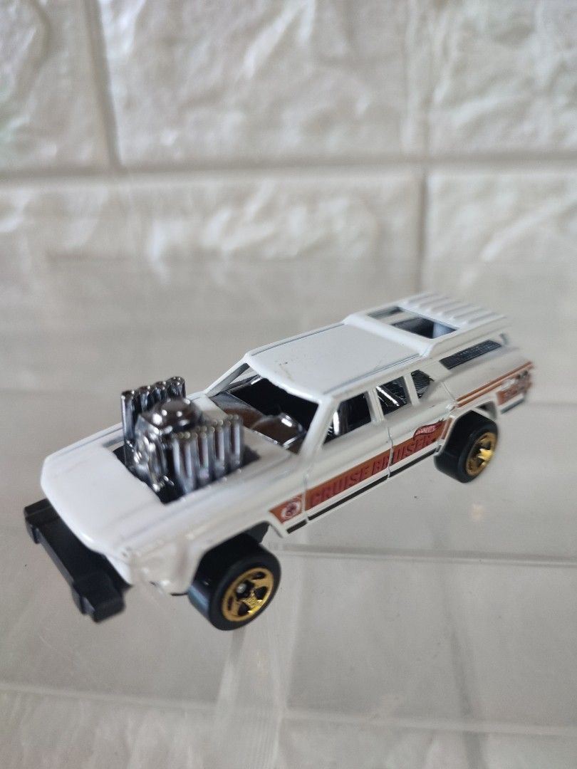 Cruise bruiser hw wagon loose (Category: Vehicle & Diecast Models) located in Narvacan. Submitted by jigger85 (Listing ID 1465962604, Image 2). Description: 96 percent mint condition bought in UK loc. ilocos sur can ship thru JNT or LBC.