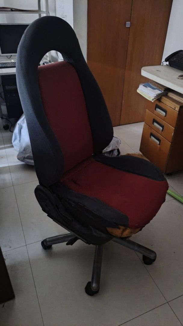 Custom Chair (Category: Chairs) located in Quezon City. Submitted by cheems_ (Listing ID 1466120861, Image 3). Description: for sale custom project chair negotiable galing sa mazda rx7 oem seat selling as is where is rfs: di na natapos for pickup only pm if interested.