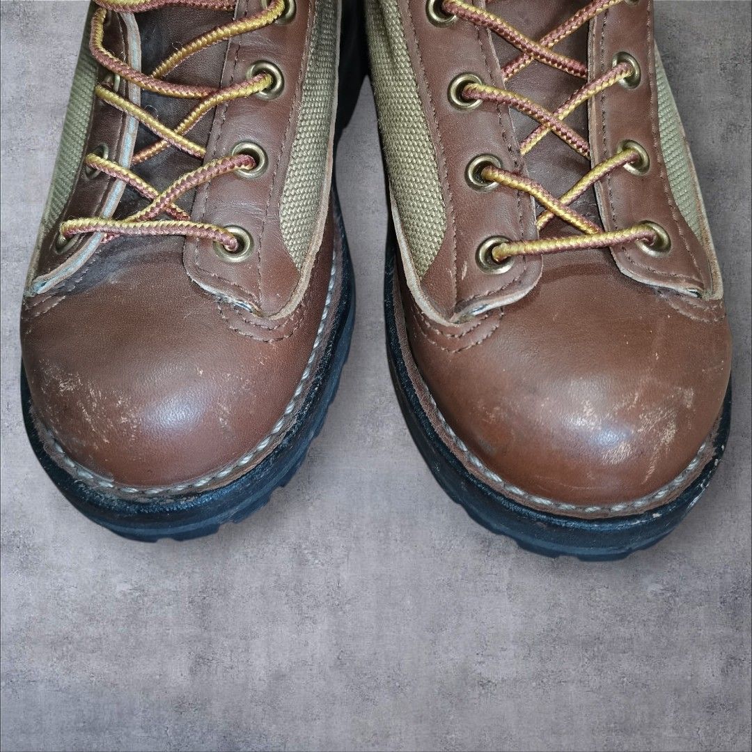 Danner light goretex waterproof boots vintage (Category: Boots) located in Manila. Submitted by eagerbeaverph (Listing ID 1466067547, Image 2). Description: Danner light goretex waterproof boots vintage Model: Danner Light (Style #30420) Size: Women's US 5 W (Wide / D-Width equivalent) Color: Dark Brown / Khaki Country of Origin: Made in Portland, Oregon, USA Production Era: Late 1980s – 1990s ("Black Tag" Era) Up for sale is a highly collectible