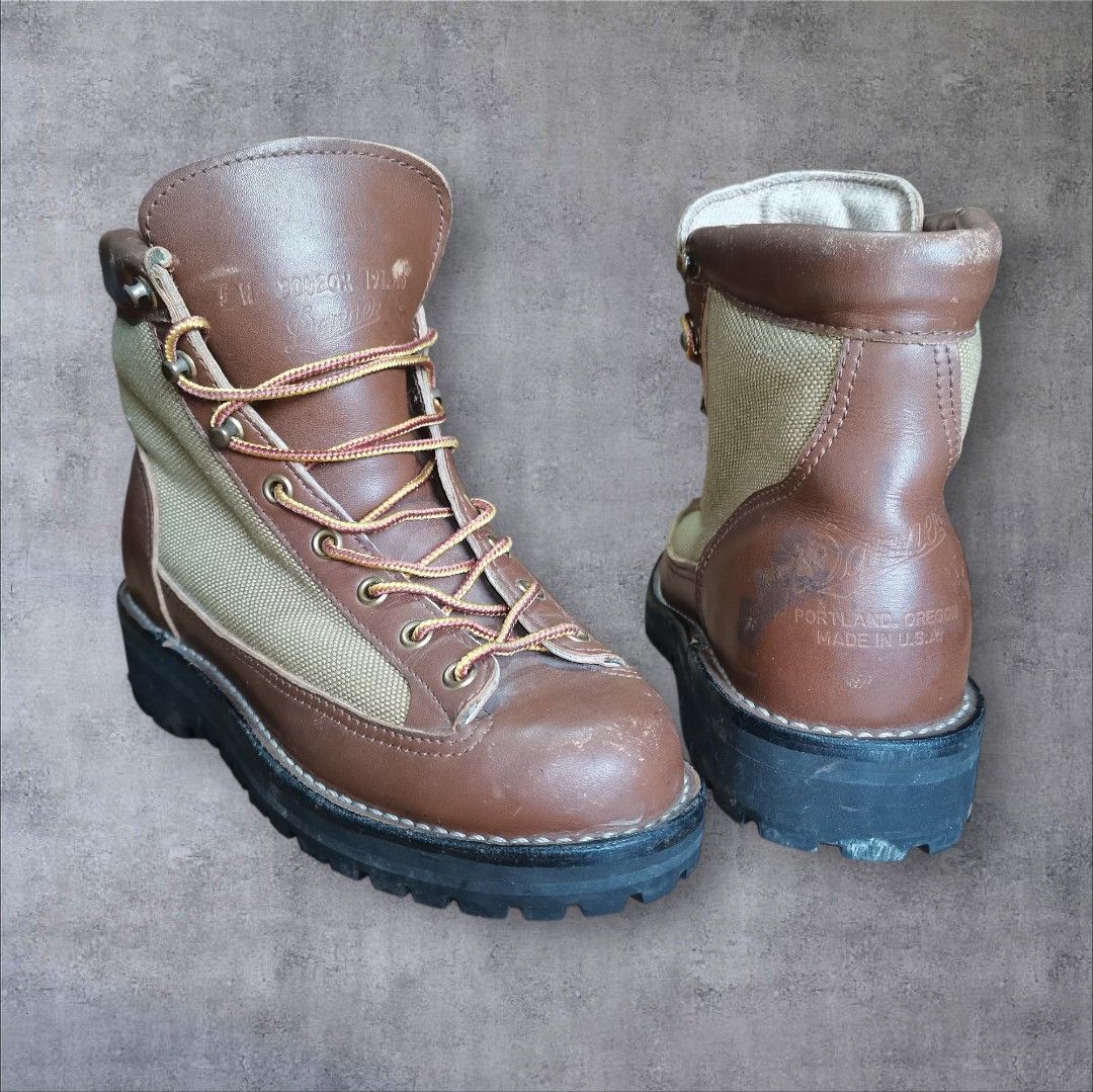 Danner light goretex waterproof boots vintage (Category: Boots) located in Manila. Submitted by eagerbeaverph (Listing ID 1466067547, Image 3). Description: Danner light goretex waterproof boots vintage Model: Danner Light (Style #30420) Size: Women's US 5 W (Wide / D-Width equivalent) Color: Dark Brown / Khaki Country of Origin: Made in Portland, Oregon, USA Production Era: Late 1980s – 1990s ("Black Tag" Era) Up for sale is a highly collectible