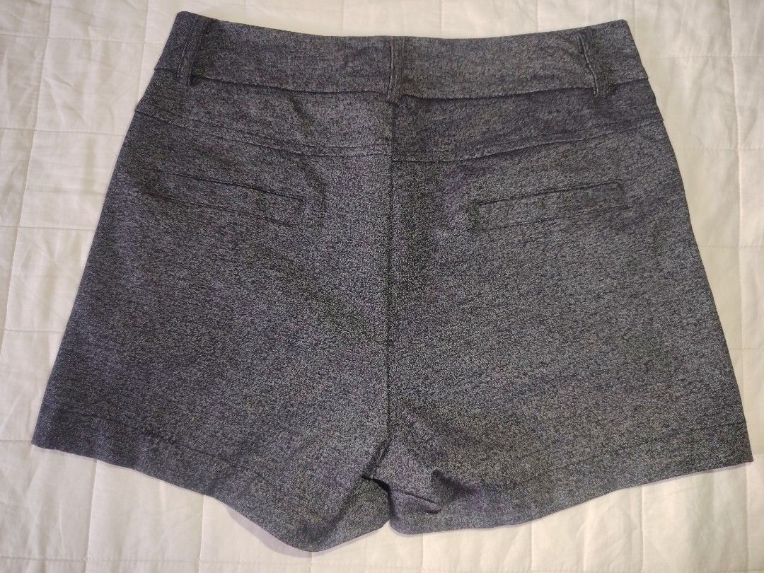 Dark Charcoal High-Waisted Short (Category: Shorts) located in Tarlac. Submitted by your_finds (Listing ID 1466029764, Image 2). Description: Description: - Color dark charcoal - 2 pockets Condition: 9/10 / Very good condition Issue: Medyo nag-fade na ang design sa pockets Medida size (inch) Waist: 28 Length: 12.