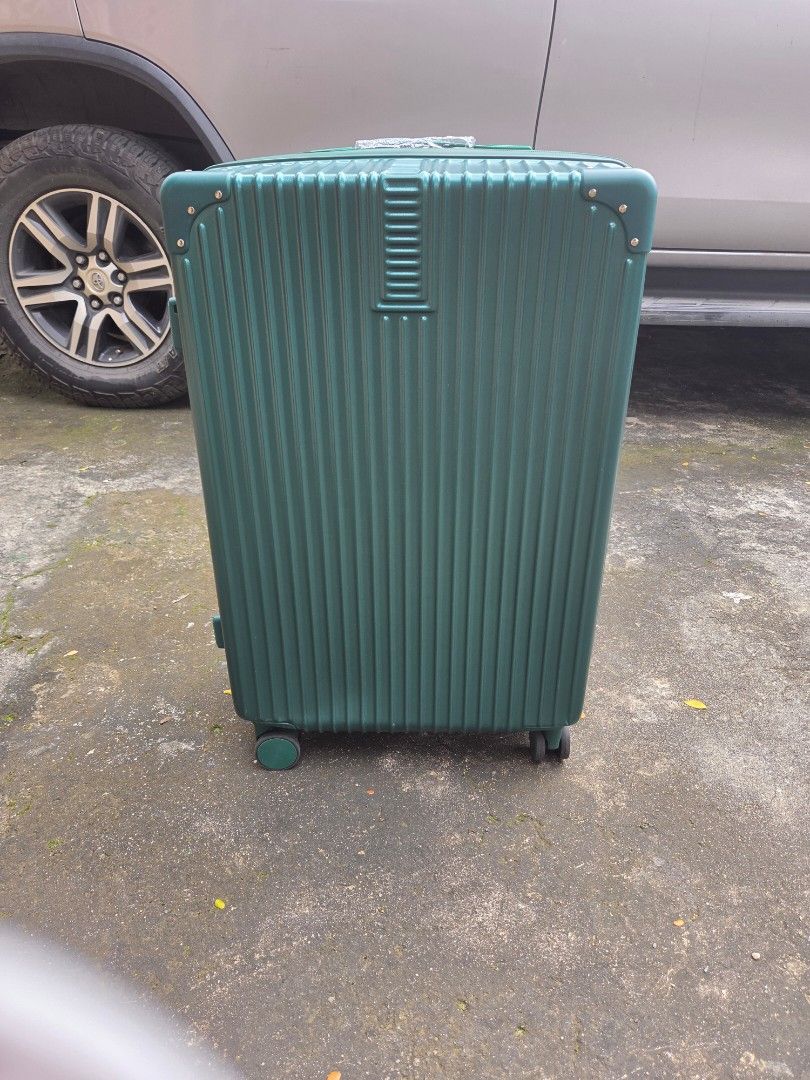 Large luggage bag set 28inch Maleta Large Check in luggage bags checkin luggage bags trolley bag large travel bag (Category: Luggage) located in Valenzuela. Submitted by heatnotburn (Listing ID 1466102976, Image 3). Description: - Dark green hardshell suitcase with a matching smaller vanity case - Trendy ribbed exterior design with reinforced metal corners for extra durability - Retractable handle featuring a built-in USB charging port for on-the