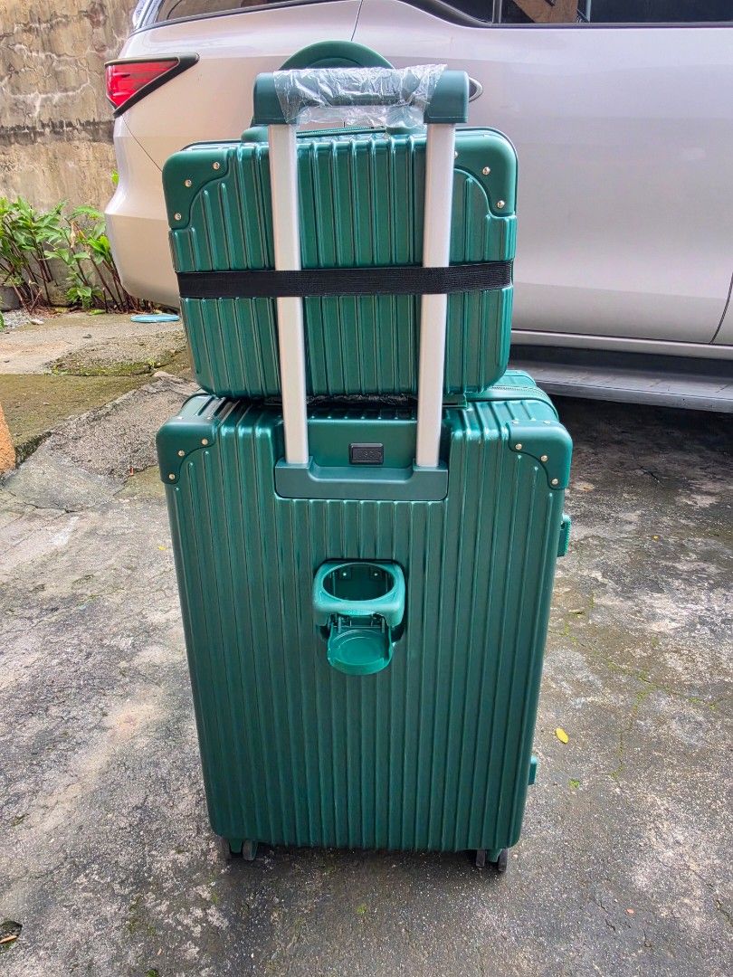 Large luggage bag set 28inch Maleta Large Check in luggage bags checkin luggage bags trolley bag large travel bag (Category: Luggage) located in Valenzuela. Submitted by heatnotburn (Listing ID 1466102976, Image 2). Description: - Dark green hardshell suitcase with a matching smaller vanity case - Trendy ribbed exterior design with reinforced metal corners for extra durability - Retractable handle featuring a built-in USB charging port for on-the