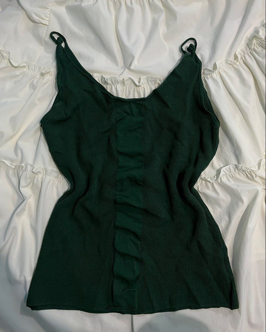Dark Green Ribbed Camisole Tank Top (Category: Sleeveless) located in Kapalong. Submitted by elleclo (Listing ID 1466093630, Image 1). Description: - Style: Slim fit camisole with thin spaghetti straps and a ruched center panel NOTE: 🖇️ first to pay basis 🖇️ no return/exchange 🖇️mop: gcash, gotyme & maribank .