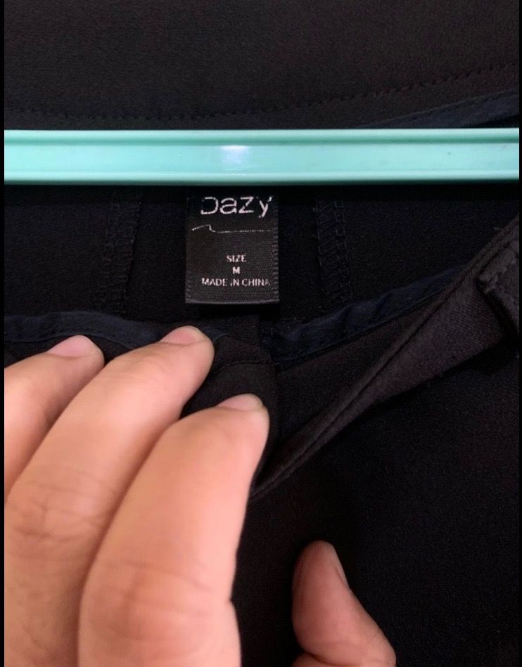 Dazy Trouser Womens (Category: Jeans) located in Valenzuela. Submitted by clickandshoppreloved (Listing ID 1466026978, Image 3). Description: Dazy Trouser Womens Onhand, Original (Medium Ontag) Waist : 26in Height: 36 Color : Black (Excellent Condition, Good As New).