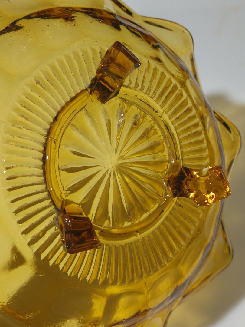Decorative Footed Dish (Category: Vases & Decorative Bowls) located in Cainta. Submitted by mitchiemochi (Listing ID 1466005579, Image 3). Description: .