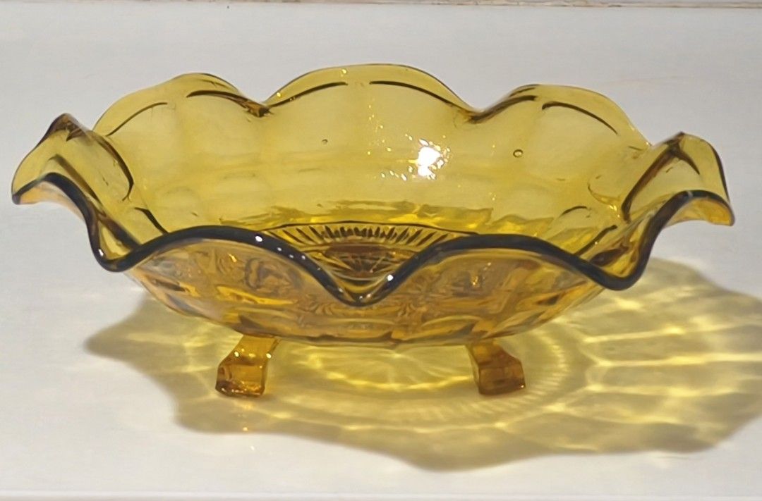 Decorative Footed Dish (Category: Vases & Decorative Bowls) located in Cainta. Submitted by mitchiemochi (Listing ID 1466005579, Image 1). Description: .