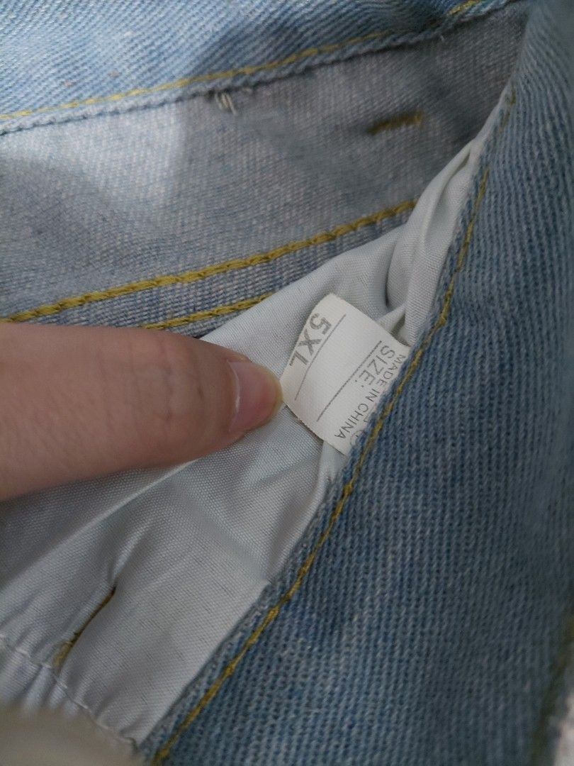 Denim shorts (Category: Shorts) located in Naga. Submitted by actinggrandmaster_jean (Listing ID 1466151408, Image 3). Description: 5xl twice lang nagamit Rs: lost some weight.