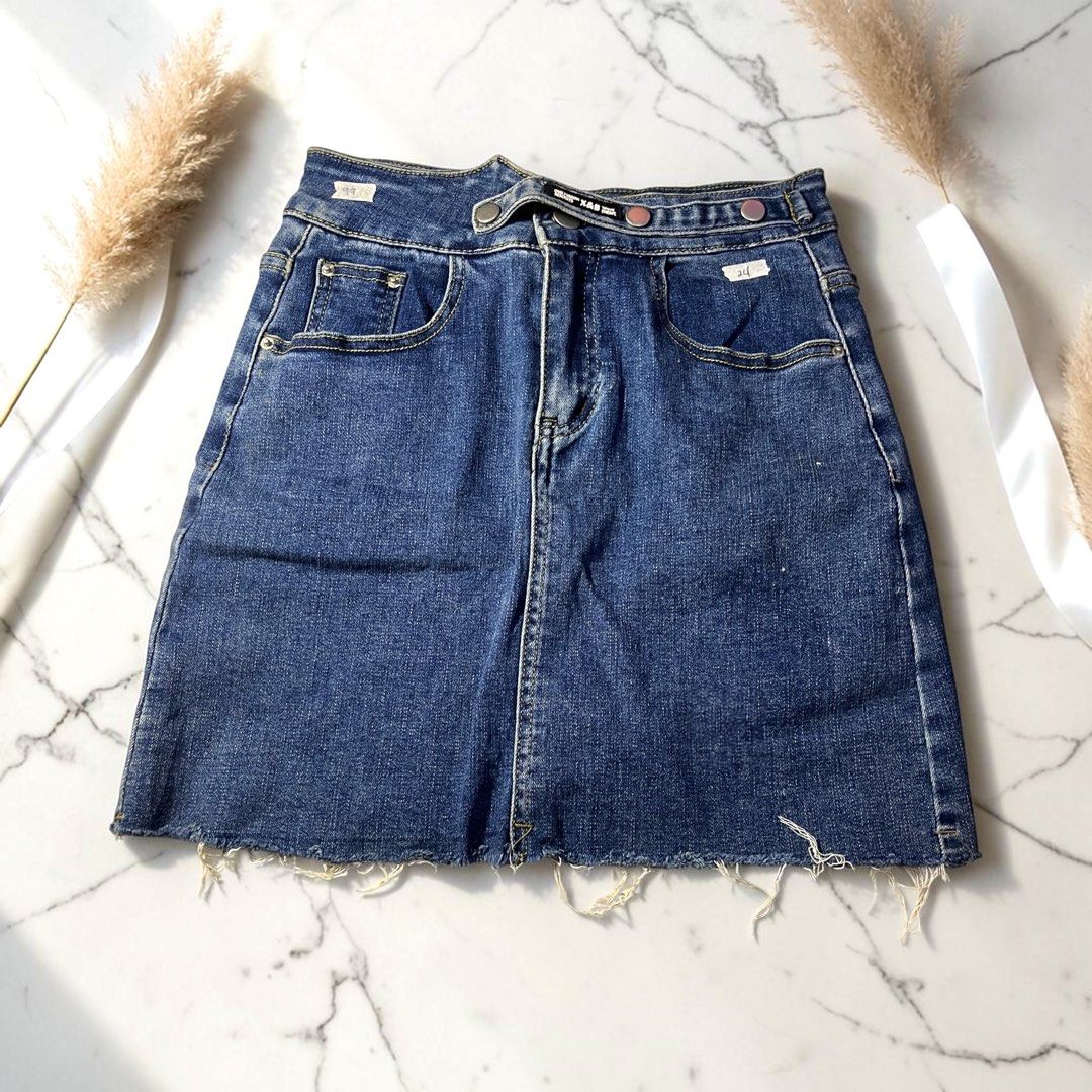 Denim Skirt Bundle Lot Various Styles Sizes (Category: Skirts) located in Manila. Submitted by kharzz (Listing ID 1465971034, Image 1). Description: ✨ Preloved gems looking for a new home 👗 Dresses | Skirts | Tops 📍 Bulacan based 💳COD / PF 🛵 (Lalamove/Pick up) ✉️ DM for measurements & inquiries 💌 Price 99 pesos only.