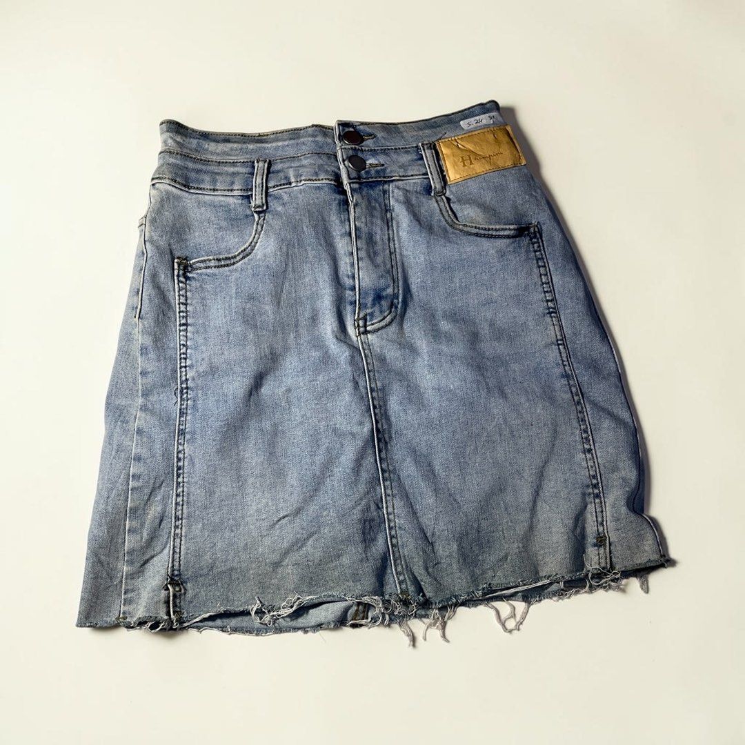 Denim Skirt with Rose Embroidery (Category: Skirts) located in Manila. Submitted by kharzz (Listing ID 1465971613, Image 3). Description: ✨ Preloved gems looking for a new home 👗 Dresses | Skirts | Tops 📍 Bulacan based 💳COD / PF 🛵 (Lalamove/Pick up) ✉️ DM for measurements & inquiries 💌 59’pesos.