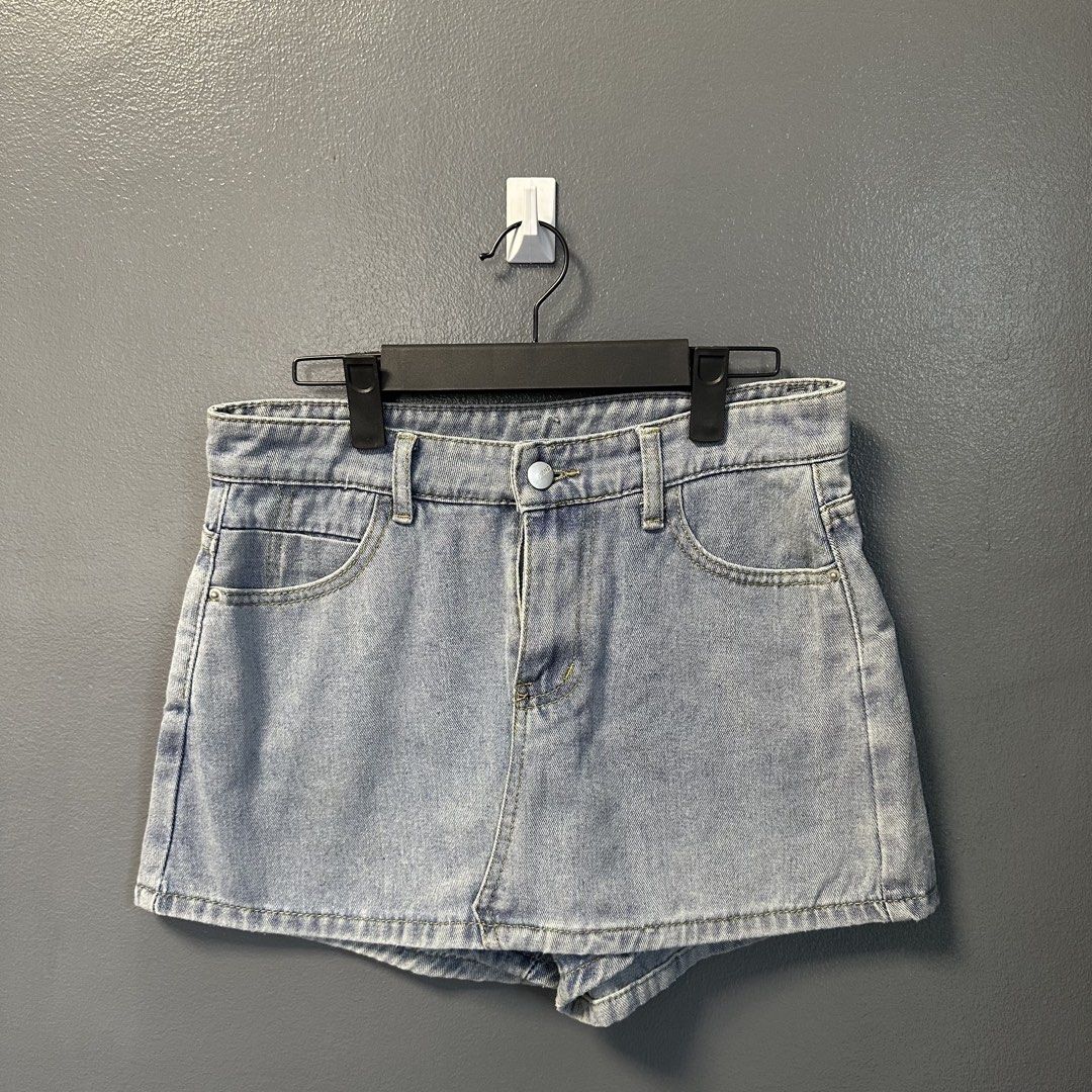 Denim/Maong Skort (Category: Shorts) located in Baliuag. Submitted by love.jiji (Listing ID 1465982744, Image 1). Description: Denim/Maong Skort Size: Large, 27-28 ₱150 📍Bulacan.