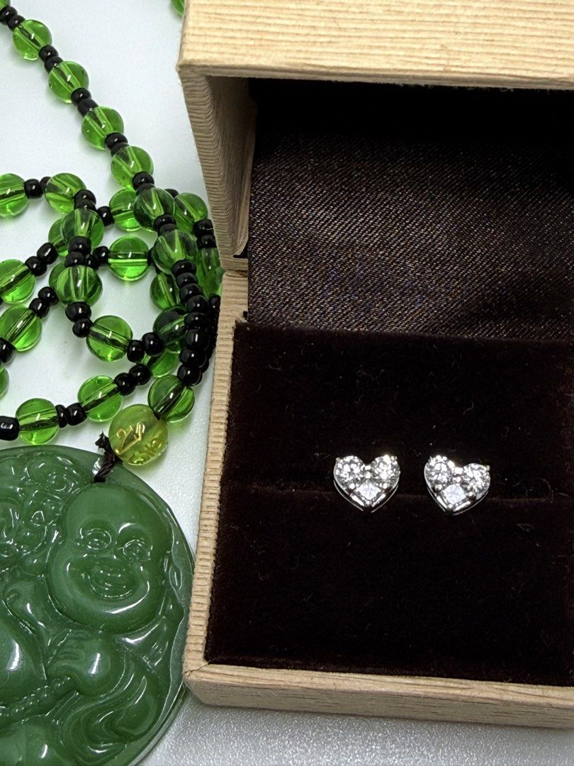 Diamond Heart Earring (Category: Earrings) located in Quezon City. Submitted by nikska (Listing ID 1466099645, Image 1). Description: ✨ FOR SALE ✨ 💎 Natural Diamond Earring • 14K White Gold • Gold weight: 2.7 grams • Natural diamonds: approximately 0.80tct (4 round cut of .15ct and 2 princess cut of .10ct) • Elegant and timeless piece—perfect for everyday wear or special occasions 🤍 • Pawnable.