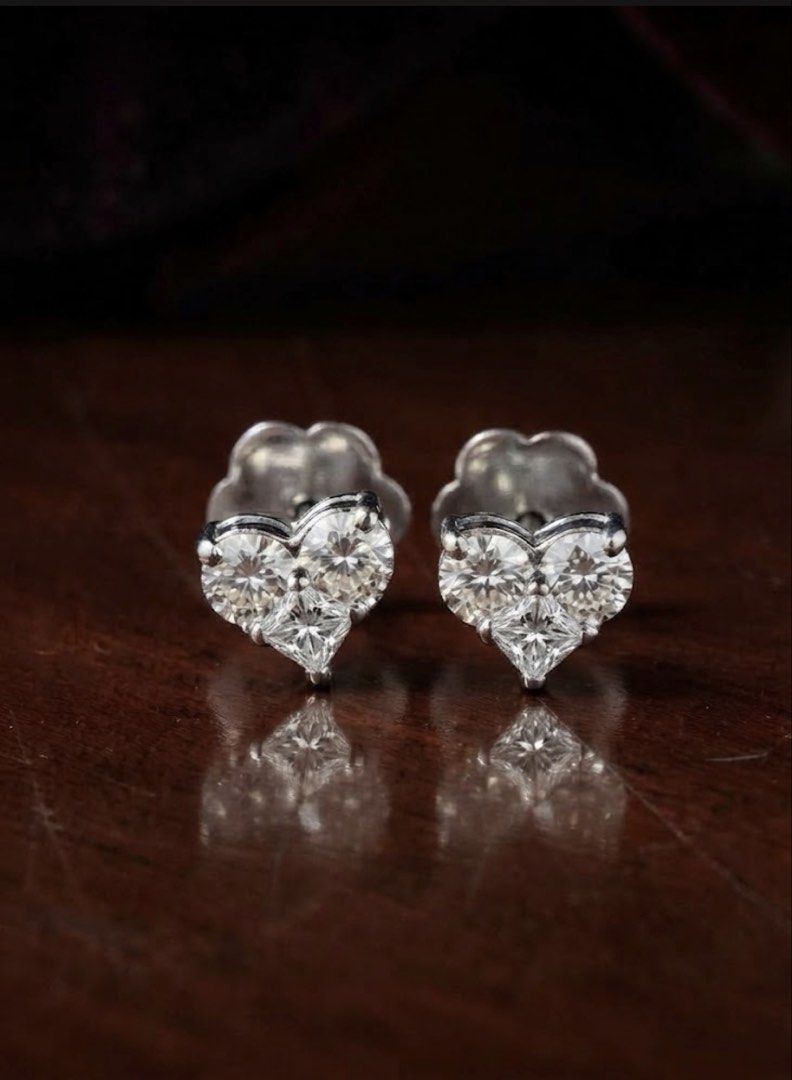 Diamond Heart Earring (Category: Earrings) located in Quezon City. Submitted by nikska (Listing ID 1466099645, Image 3). Description: ✨ FOR SALE ✨ 💎 Natural Diamond Earring • 14K White Gold • Gold weight: 2.7 grams • Natural diamonds: approximately 0.80tct (4 round cut of .15ct and 2 princess cut of .10ct) • Elegant and timeless piece—perfect for everyday wear or special occasions 🤍 • Pawnable.
