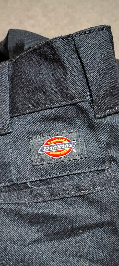 Dickies 874 Flex Original Fit Pants Black (Category: Trousers) located in San Ildefonso. Submitted by rigor32eva20161 (Listing ID 1465979211, Image 2). Description: - Brand: Dickies Like New -Minor Scratch - Style: 874 Flex Work Pants (Original Fit) - Color: Black - Material: 65% polyester, 35% cotton sturdy twill - Total Length: Approx. 42 inches - Origin: Made in Honduras - Features: Classic workwear design with iconic logo patch on the back po