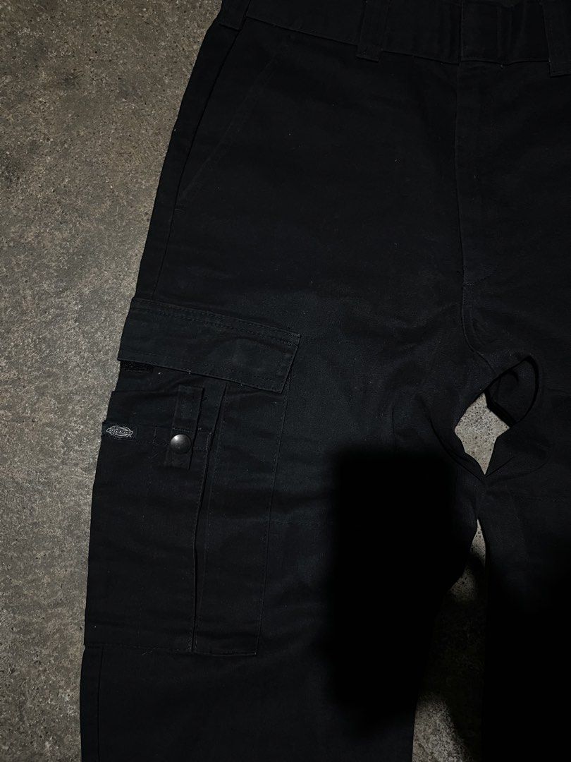 DICKIES CARGO PANTS (Category: Coats, Jackets and Outerwear) located in Santa Cruz. Submitted by redviar2000 (Listing ID 1466120732, Image 3). Description: EXCELLENT CONDITION NO ISSUE DIMES- W-29-30 L-40.5 Lo-9.