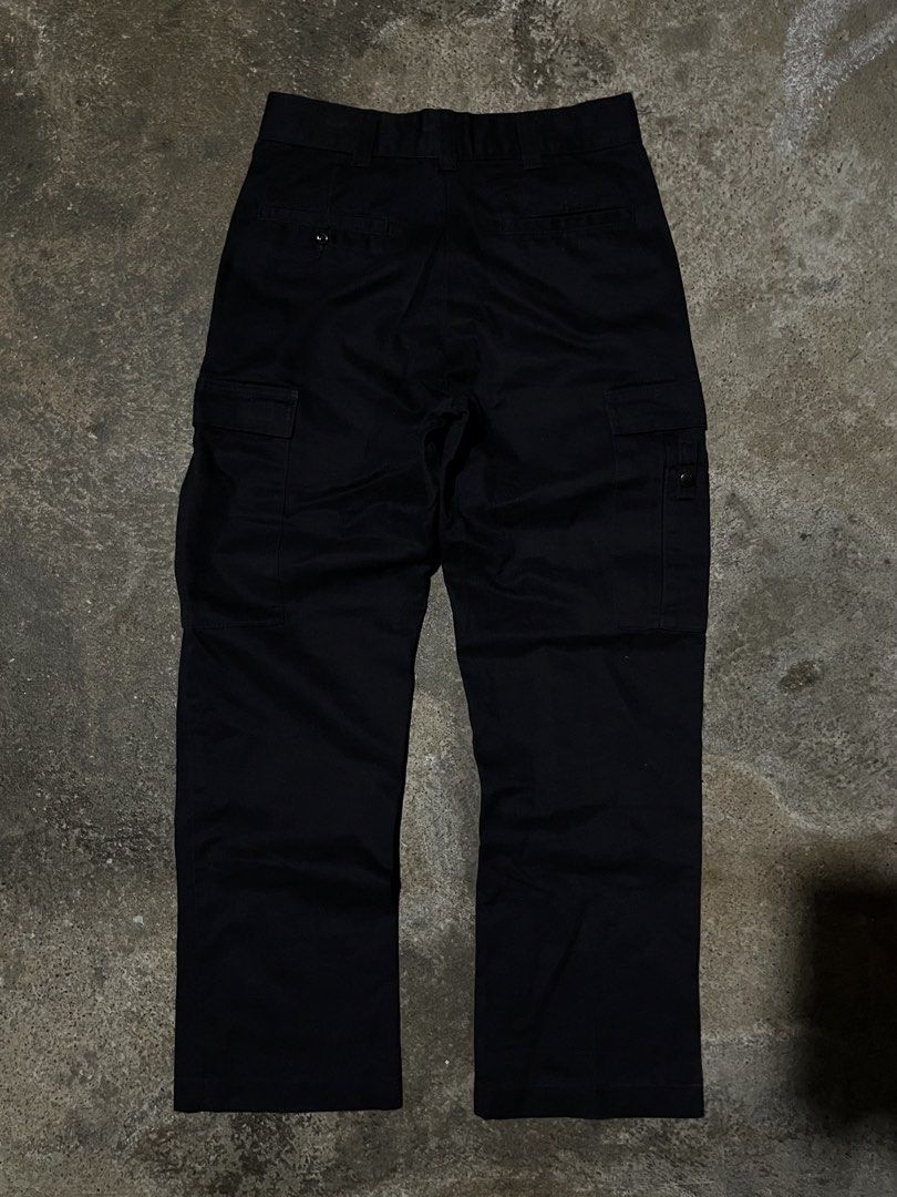 DICKIES CARGO PANTS (Category: Coats, Jackets and Outerwear) located in Santa Cruz. Submitted by redviar2000 (Listing ID 1466120732, Image 2). Description: EXCELLENT CONDITION NO ISSUE DIMES- W-29-30 L-40.5 Lo-9.