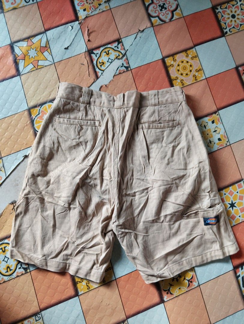 Dickies Carpenter Short (Category: Shorts) located in Iloilo. Submitted by silverowl.f96a66 (Listing ID 1466093558, Image 2). Description: size 32 length 22 hem 12.
