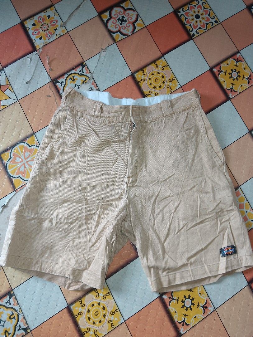 Dickies Carpenter Short (Category: Shorts) located in Iloilo. Submitted by silverowl.f96a66 (Listing ID 1466093558, Image 1). Description: size 32 length 22 hem 12.