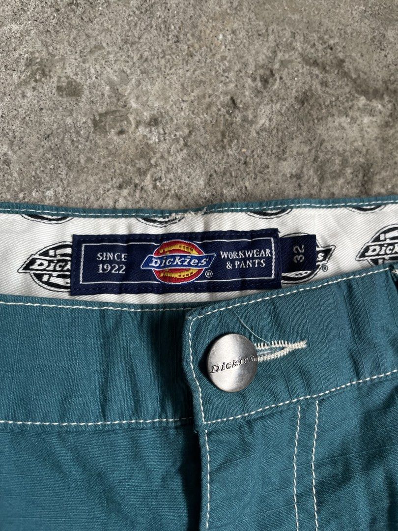Dickies Carpenter Short (Category: Shorts) located in Polomolok. Submitted by michaelorodio9504 (Listing ID 1466155519, Image 3). Description: Width 32-34 Length 19 No issue Excellent 9.5/10 Color rate .