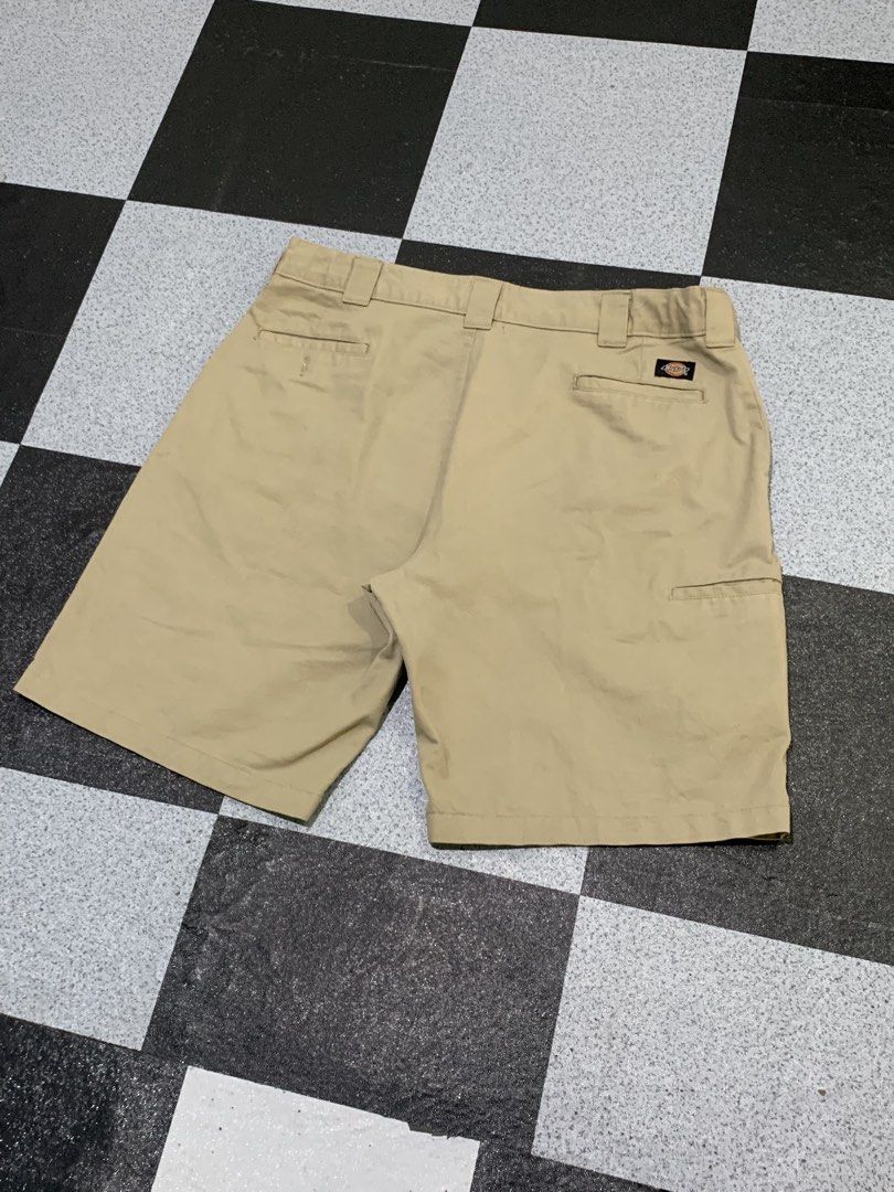 Dickies khaki short single patch (Category: Shorts) located in Angeles City. Submitted by badillajel81176 (Listing ID 1466025490, Image 1). Description: WTS –Dickies Khaki Short Single Patch 📏 Size: Tag size “40“ 📏 Measurements: Thight: 15 Length: 22 Hem:12.5 💢Issue-altered Waist line/Name in waist/white stain/Rust stain/need wash ✨ Condition: 10/8 🟦 Color Rate:10/7 📍 Pampanga Angeles City 📦 Shipping available nationwide.