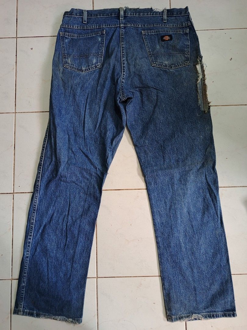 Dickies pants needs repair (Category: Jeans) located in Manila. Submitted by wilddeer_88da2f (Listing ID 1465993910, Image 3). Description: .