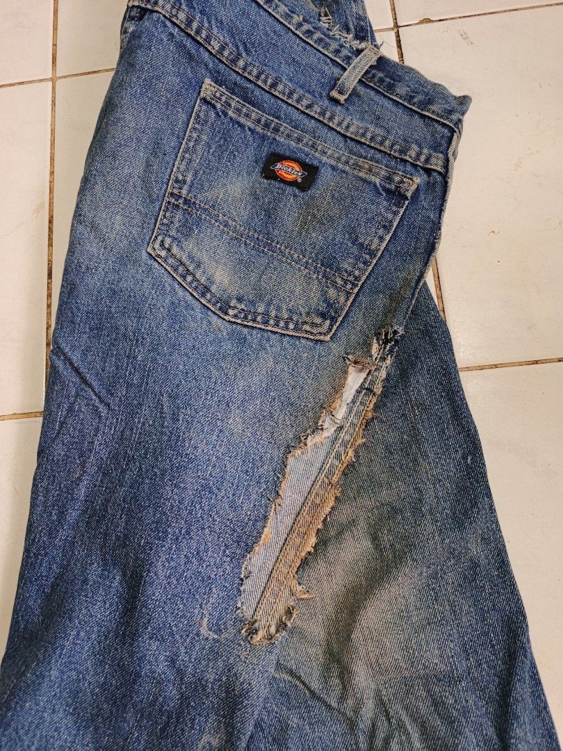 Dickies pants needs repair (Category: Jeans) located in Manila. Submitted by wilddeer_88da2f (Listing ID 1465993910, Image 2). Description: .
