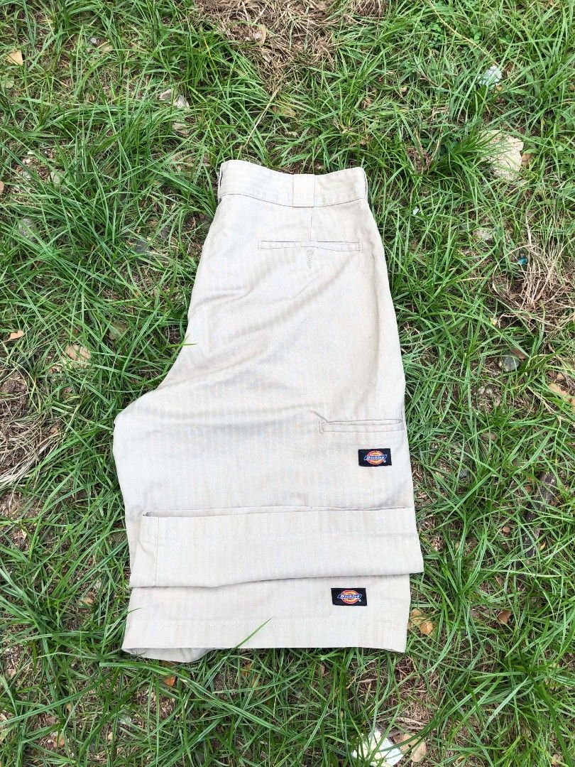 Dickies stripped khaki dpatch jorts (Category: Activewear) located in Talisay. Submitted by thrift_ni_cj (Listing ID 1465959527, Image 1). Description: SIZE 34 L: 25 HEM: 13 MINIMAL PAINT.