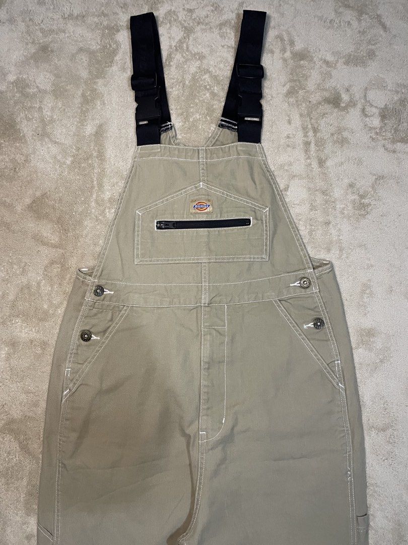 Dickies TC Twill Bib Overalls Dickies (Category: Activewear) located in Bacoor. Submitted by southhustlaaaaa (Listing ID 1466114830, Image 2). Description: Dickies TC Twill Bib Overalls Dickies size: medium on tag length: 55-60 inches adjustable strap width: 17 inches issue:none❌ excellent condition.
