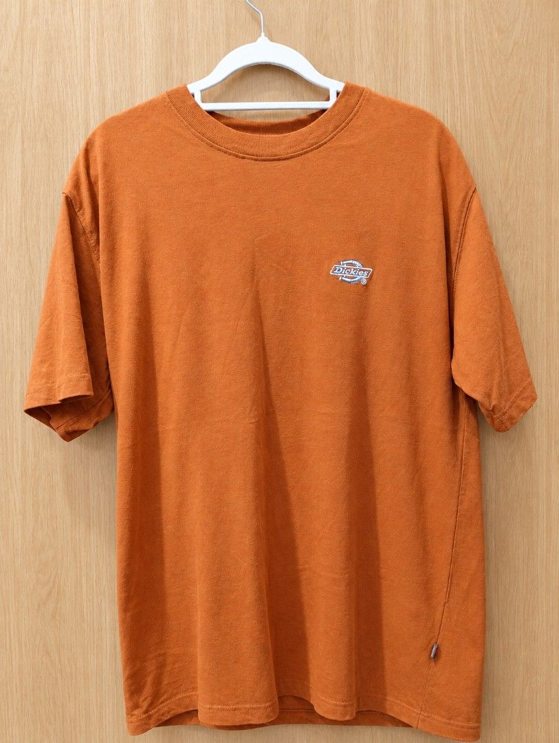 Dickies Workwear tee (Category: Tshirts & Polo Shirts ) located in Bulacan. Submitted by ukaybrandedshop (Listing ID 1465981524, Image 1). Description: Dickies Workwear Tee - Rust Orange - Size M on tag but fit M to L kita naman sa pic - Legit Complete Tags TAG PALANG PANALO NA KAYO DITO! Details: Brand: Dickies legit Size: Medium on tag but fit Medium to Large - kita naman sa pic malaki sizing Dimes: 22 x 29 Color: Rust Orange Made in Turkey 202
