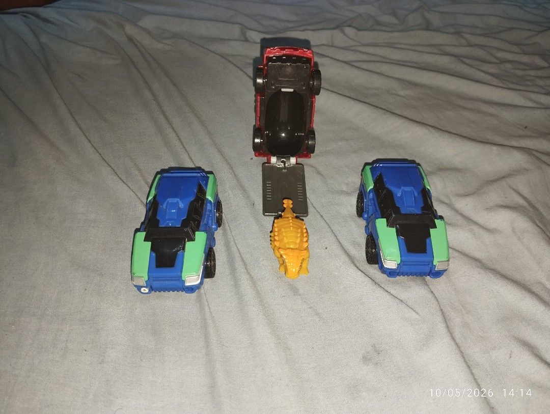 Dino mecard (Category: Vehicle & Diecast Models) located in Manila. Submitted by watertubig_091123 (Listing ID 1466016527, Image 1). Description: set of 3 dino mecard toys .