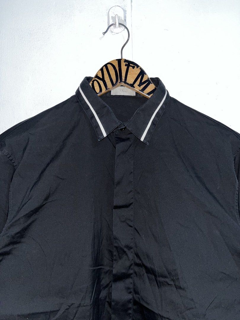 dior bee polo button down (Category: Coats, Jackets and Outerwear) located in Manila. Submitted by lloydiemmfmannn (Listing ID 1466063829, Image 2). Description: dior bee logo polo button down sz XL on tag w20.5 l29 b31 sleeve22.5 flaws: pasay location ig: ALLIN.THRIFT.