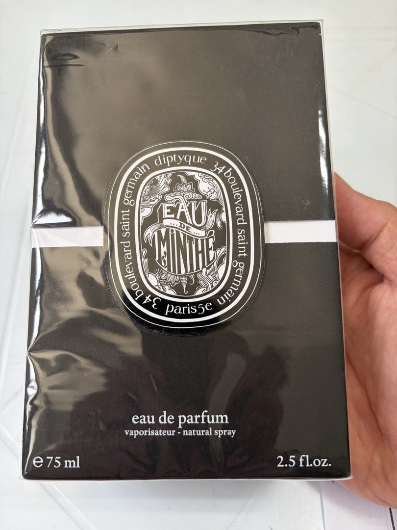 Diptyque Eau de Minthe Eau de Parfum 75ml (Category: Fragrance & Deodorants) located in Cebu City. Submitted by boldcat-4f6b (Listing ID 1465972402, Image 3). Description: - Brand: Diptyque - Fragrance: Eau de Minthe (Eau de Parfum) - Size: 75ml - Condition: Brand new, factory sealed in original plastic wrap - Inclusions: Matching Diptyque boutique paper gift bag - Details: Fresh mint scent profile, authentic packaging with clear barcode and batc