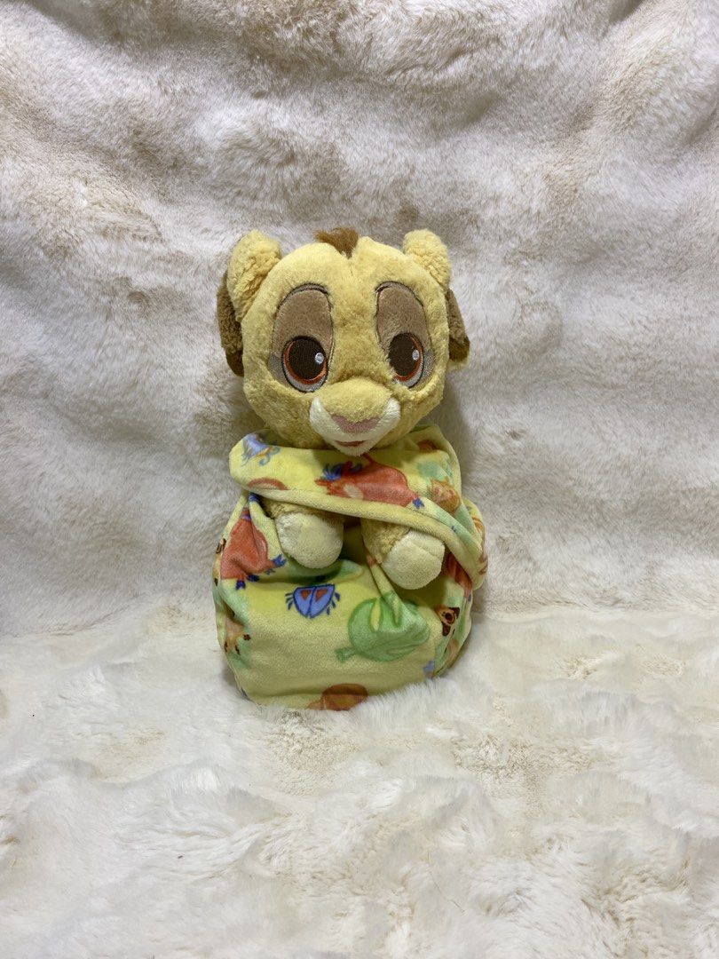 Disney Babies’ The Lion King “Simba” plush (Category: Plushies & Soft Toys) located in Kalibo. Submitted by ollie_stuffshop (Listing ID 1465959848, Image 1). Description: 28cm x 19cm Before you send your inquiries: ❗️Last Price is already posted ❗️Manage your expectations, WYSIWYG ❗️May need washing ❗️Dropoff is every Wednesday & Sunday - Baby Simba doll tucked inside a matching patterned blanket pouch..