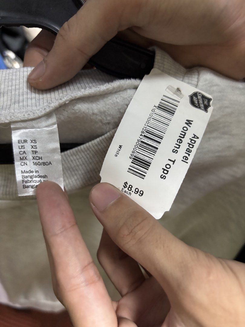 Divided by H&M Crop Sweatshirt (Category: Coats, Jackets and Outerwear) located in Pila. Submitted by isabelasthriftclothes (Listing ID 1466039568, Image 2). Description: .