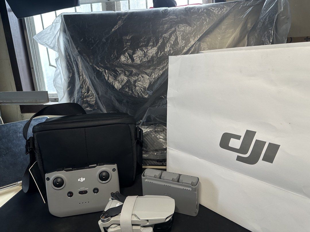 DJI Mini SE 2 (Category: Drones) located in Manila. Submitted by mhicot (Listing ID 1465956369, Image 3). Description: Dji 2 SE for Sale Bought from DJI Greenbelt 5 Makati Complete accessories with bag & box No issue & slightly used.