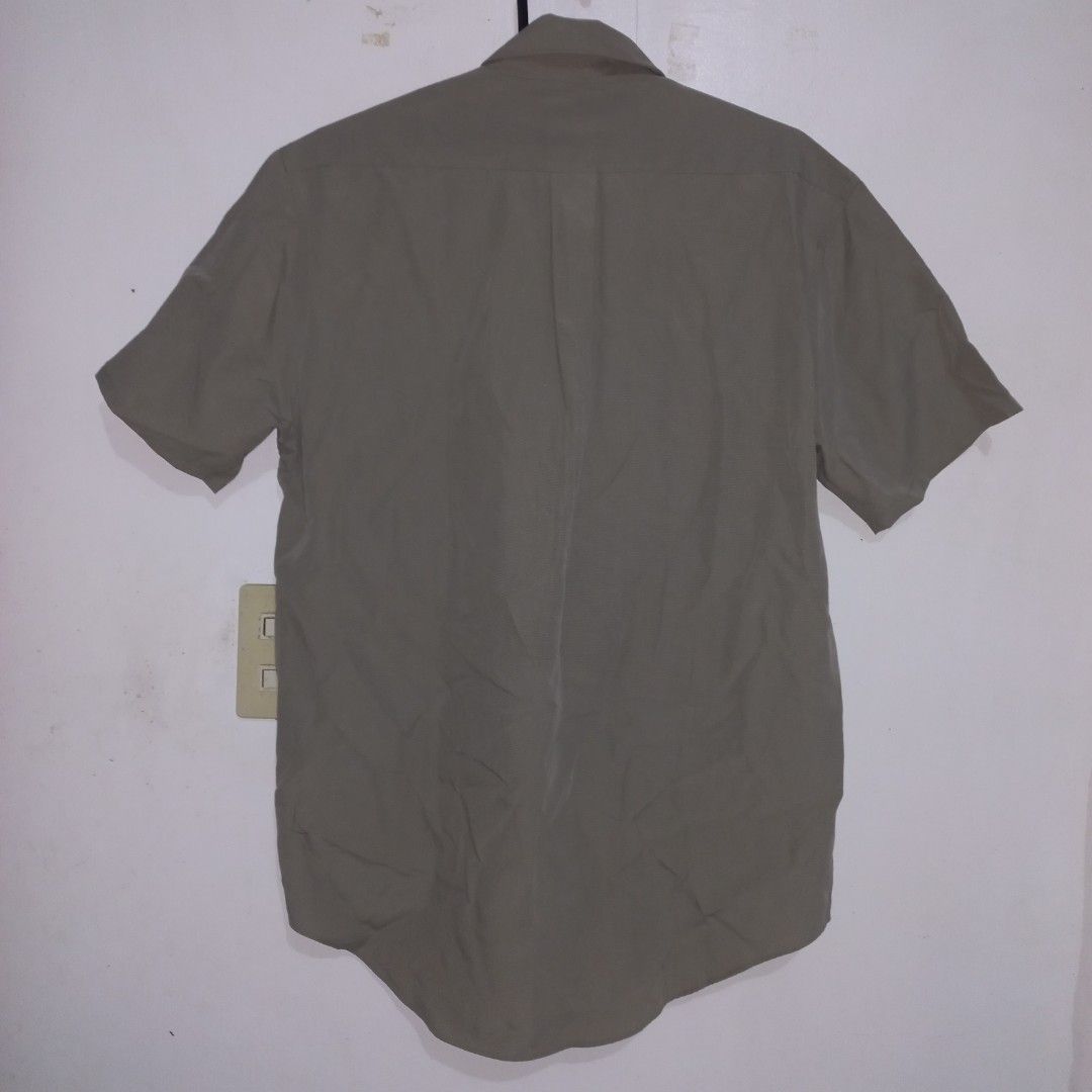 Grey Mens Medium Dockers Short Sleeve Polo (Category: Tshirts & Polo Shirts ) located in Mangaldan. Submitted by breadwinners (Listing ID 1466096309, Image 2). Description: - Brand: Dockers - Style: Short-sleeve button-down shirt with buttoned collar and single chest pocket - Color: Grey - Fit: Standard fit - Material: 52% rayon, 48% polyester (Made in Indonesia) - Condition: Excellent, versatile everyday wear.