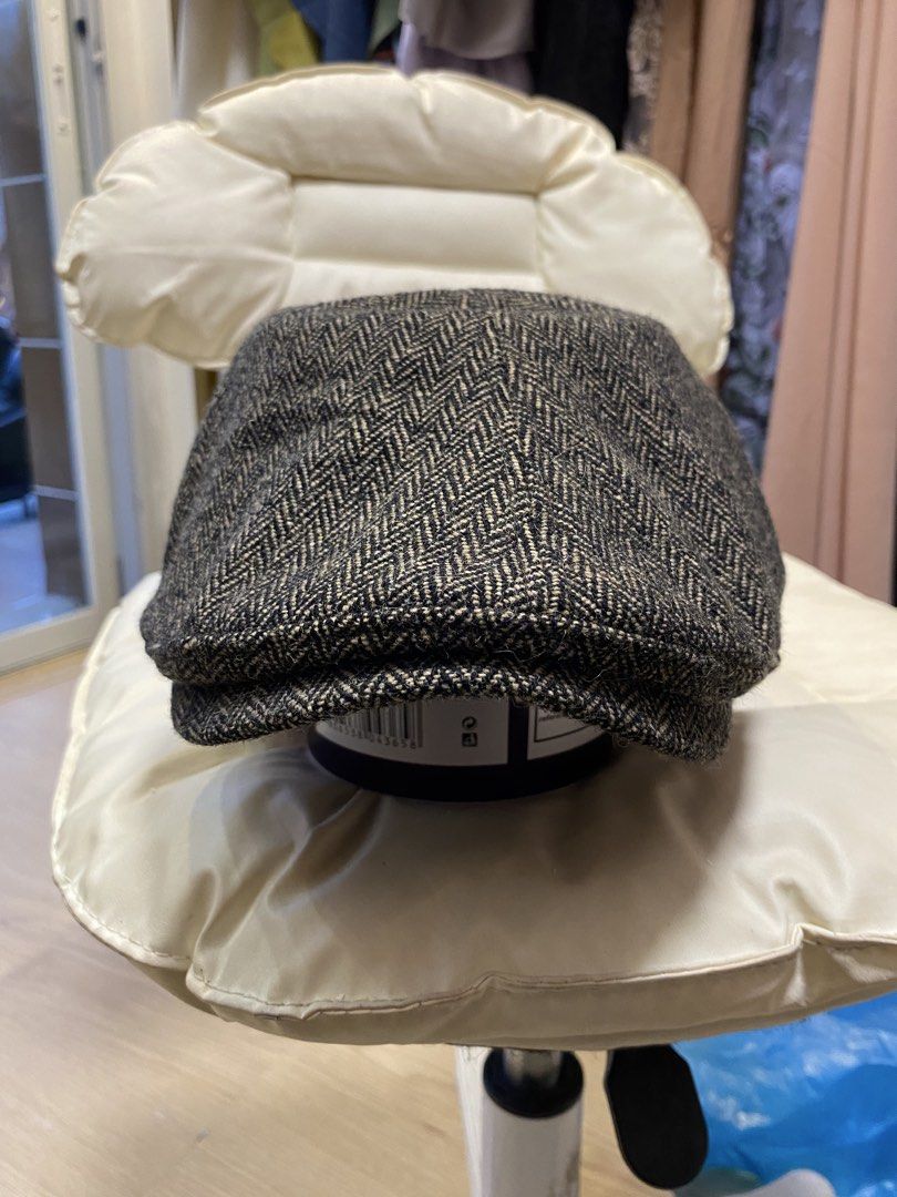 Dolce & Gabbana Herringbone Flat Cap (Category: Caps & Hats) located in Zamboanga. Submitted by ak.hunt (Listing ID 1466029552, Image 3). Description: No issue Pm.