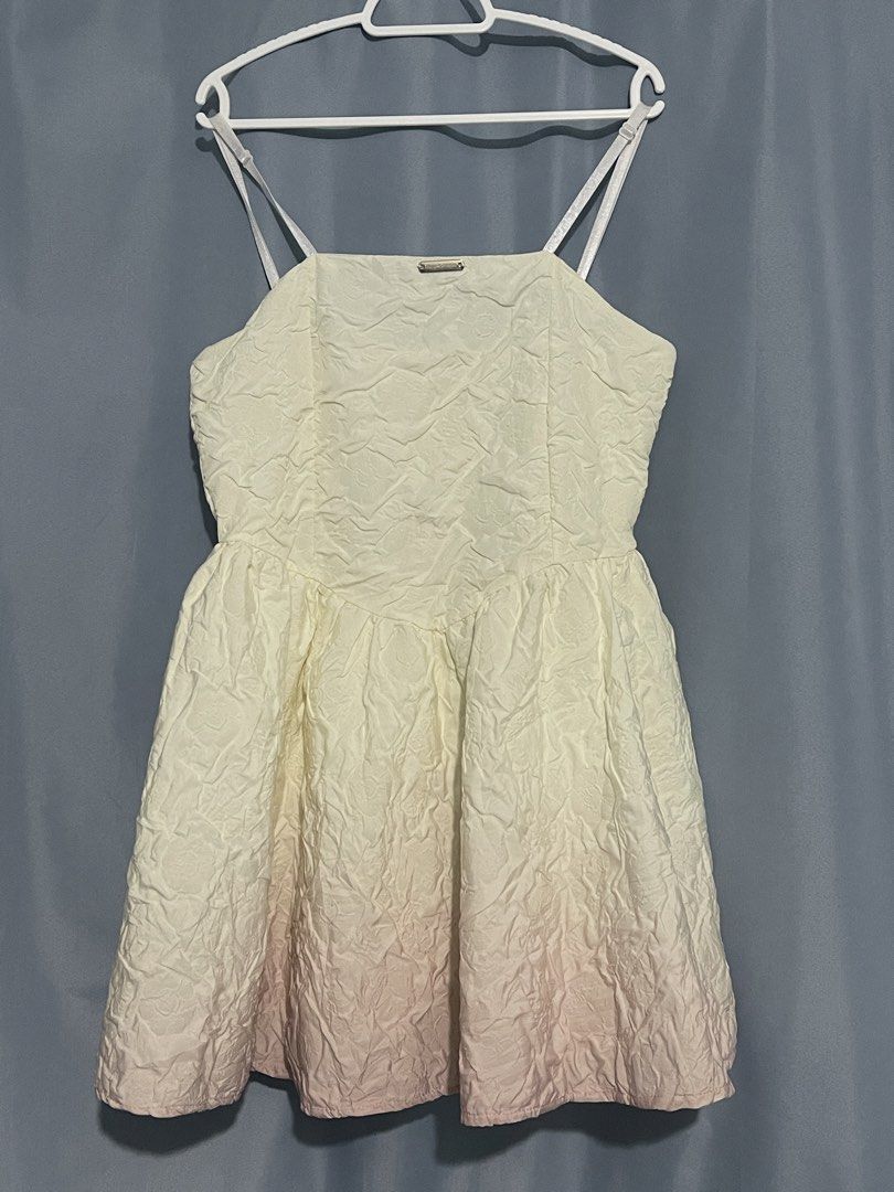 Doll Dress (Category: Dresses) located in Cavite. Submitted by lengthingz (Listing ID 1466146713, Image 1). Description: design talaga na mukhang gusot 😄 bust: 34-36 waist: 30 length: 26.5 .
