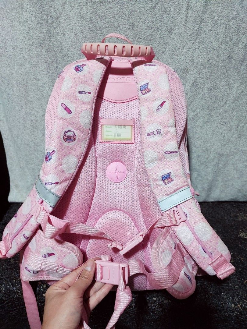 Dr. Kong Pink Backpack (Category: Backpacks) located in Baguio. Submitted by jayrgijc52758 (Listing ID 1466124405, Image 3). Description: Dr. kong orthopedic backpack Pang grade 2-5 Excellent condition Nadumihan lang bottom nya 600.