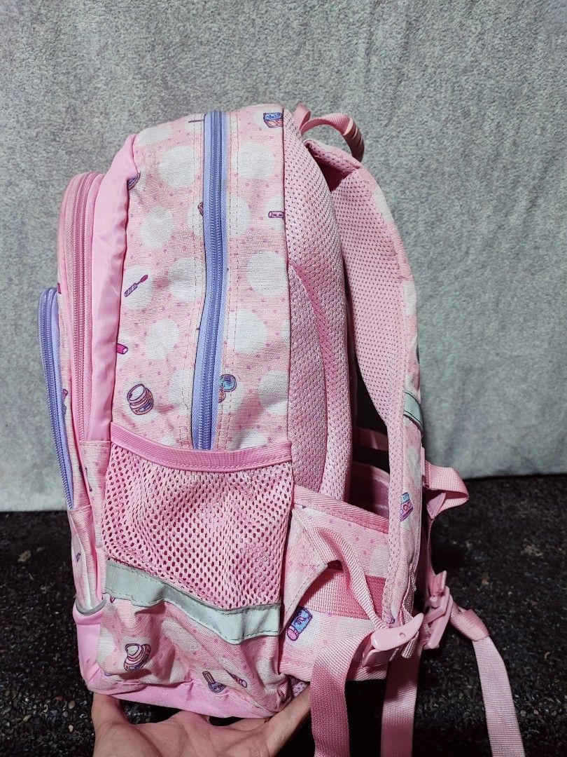 Dr. Kong Pink Backpack (Category: Backpacks) located in Baguio. Submitted by jayrgijc52758 (Listing ID 1466124405, Image 2). Description: Dr. kong orthopedic backpack Pang grade 2-5 Excellent condition Nadumihan lang bottom nya 600.