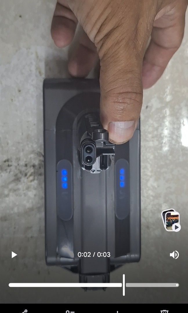 Dyson 吸塵機電池+火牛套裝 $100 及 吸頭配件套裝$80 （分類：吸塵機 ＆ 家居清潔電器）位於 Hong Kong。 由 yellowcathk 提交（商品編號 1466014597，圖片 3）。簡介： 上水/粉嶺站現金交收 1. 電池 $140 2 火牛 HK$40 3. 吸塵頭配件套裝 HK$80 全部:$150 Dyson battery pack電池: reference number 242151 7INR19/66-1 ( refers to the 7-cell, 25.2V rechargeable lithium-ion battery pack designed for the Dyson Cyclone V10 (SV12) cordless stick vacuum series. Key Specifications & Compatibility * Part/Model Number: 242151 (interchangeable with o