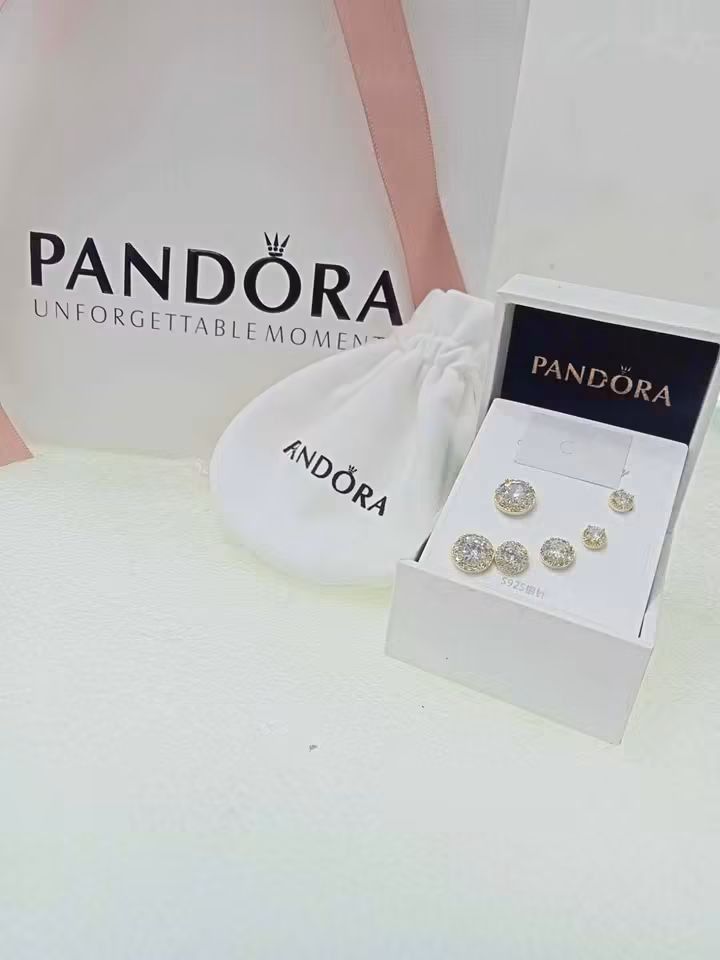 Earings (Category: Earrings) located in Manila. Submitted by celstainlessjewelry (Listing ID 1466099258, Image 3). Description: Earrings With complete inclusion Pm for more inquiries.