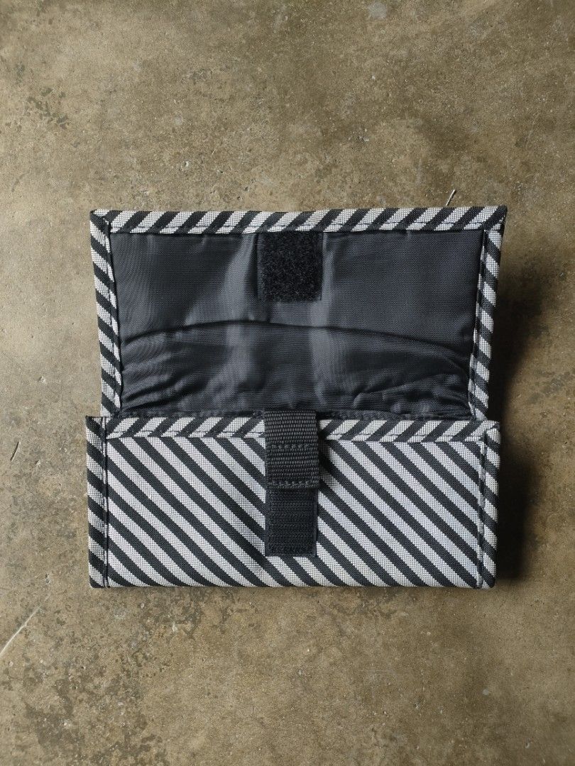 Eastpak US Runner Single Trifold Wallet (Category: Wallets & Card Holders) located in Angeles City. Submitted by thestorageroom (Listing ID 1465990094, Image 2). Description: no issue from us boxes laba lang mukhang bago na offer me for more info +sf.