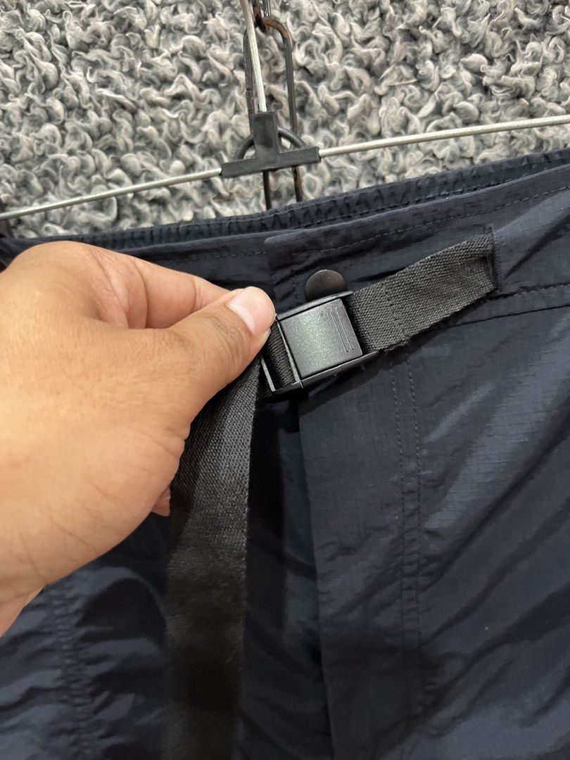Eddie Bauer Geared Shorts | Size 42 (Category: Shorts) located in General Trias. Submitted by zrchustle.604 (Listing ID 1466056944, Image 3). Description: Eddie Bauer Geared Shorts, a popular lightweight nylon utility model featuring multiple deep front-access pockets and an integrated adjustable webbed belt..