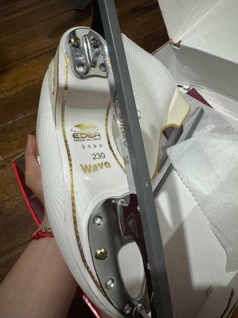 Edea Wave (Category: Other Sports Equipment and Supplies) located in Taytay. Submitted by allluxbymaureenreyes7 (Listing ID 1466079770, Image 2). Description: Edea Wave Brand new Good for beginners Size 230C Fit 8-10 yo .