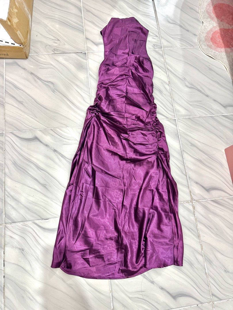 Elegant Violet Long Satin Dress (Category: Dresses) located in Bulacan. Submitted by archivesbyjanine (Listing ID 1466041217, Image 1). Description: Zip back S on tag .
