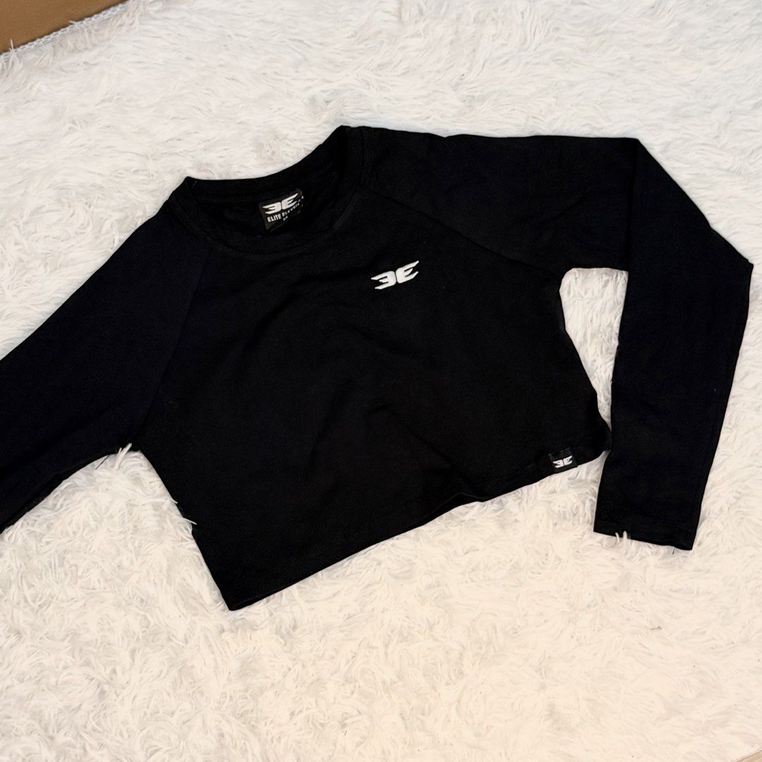 Elite Eleven Activewear Top (Category: Activewear) located in Quezon City. Submitted by kaye_oineza (Listing ID 1466012058, Image 2). Description: Elite Eleven cropped long-sleeve top ✨ XS-Small 2300+ original price neto sa website!! .